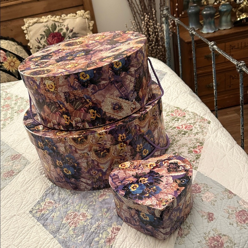 Floral Heart-Shaped Decorative Boxes